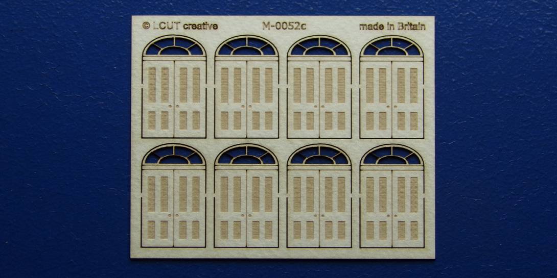 M 00-52c OO gauge kit of 8 double doors with round transom type 4 Kit of 8 double doors with round transom type 4.
